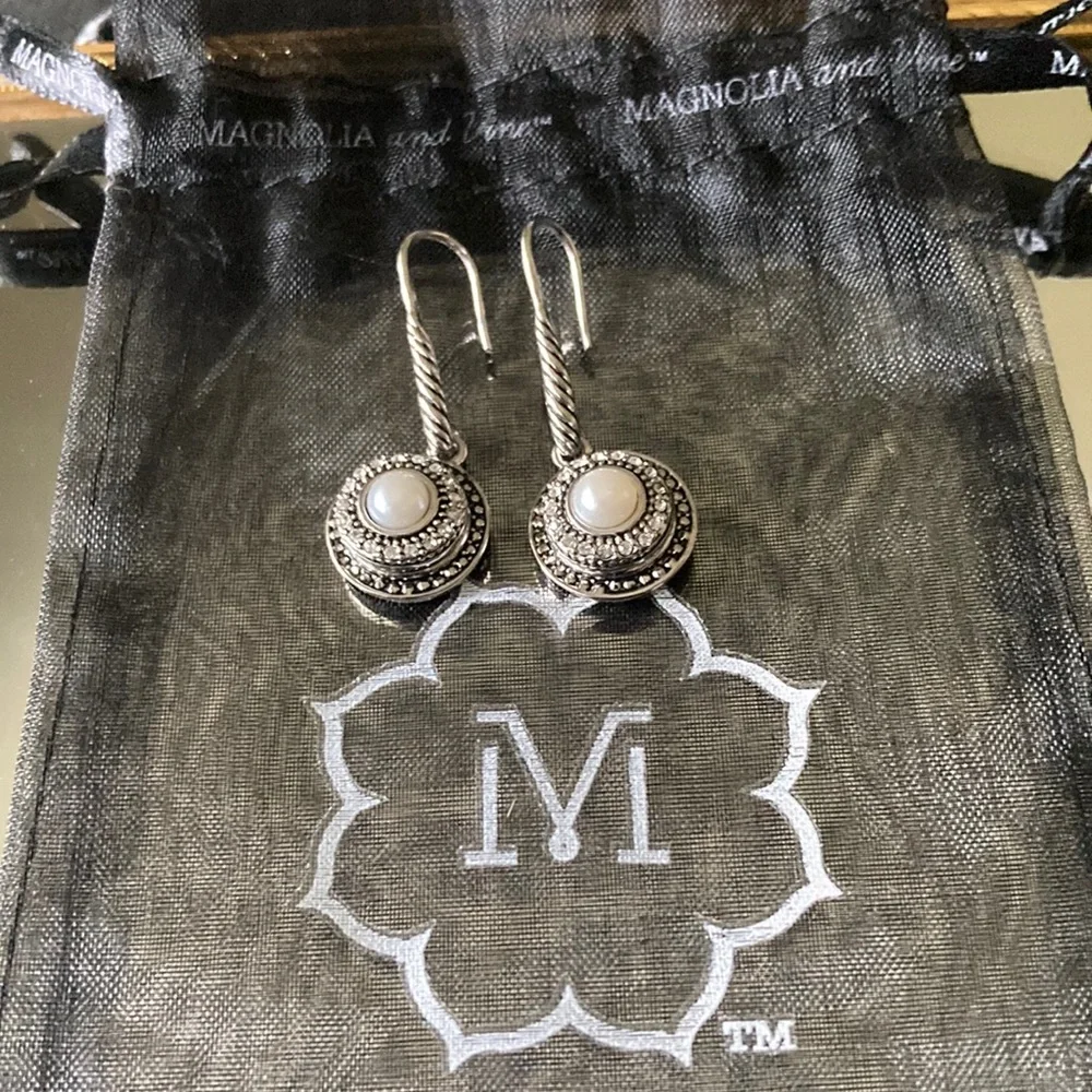 Dangle earrings - Picture 1 of 3